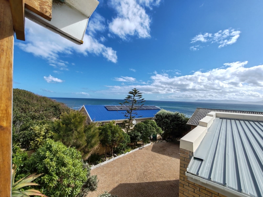 5 Bedroom Property for Sale in Perlemoenbaai Western Cape